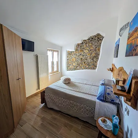 Lantgård Caruggiu Di Via Vecchia Orco Feglino